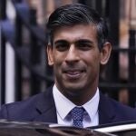 Rishi Sunak abandona la sede del Partido Conservador británico ayer en Londres