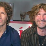 A la izquierda, Javier Menéndez Flores, autor de «Extremoduro. De profundis», junto al ex guitarrista de la banda, Iñaki «Uoho» Antón