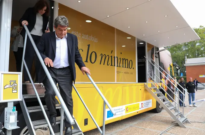 El bus del ingreso mínimo vital arranca en Alcalá de Henares su gira para captar nuevos beneficiarios