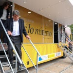El ministro de Inclusión, Seguridad Social y Migraciones, José Luis Escrivá, en la presentación del autobús informativo del Ingreso Mínimo Vital