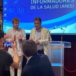 Sergio Alonso recibe el VIII Premio ANIS Íñigo Lapetra de Periodismo Sanitario