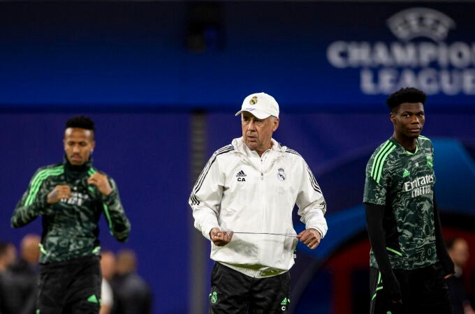 Carlo Ancelotti, en el entrenamiento del Real Madrid en Leipzig