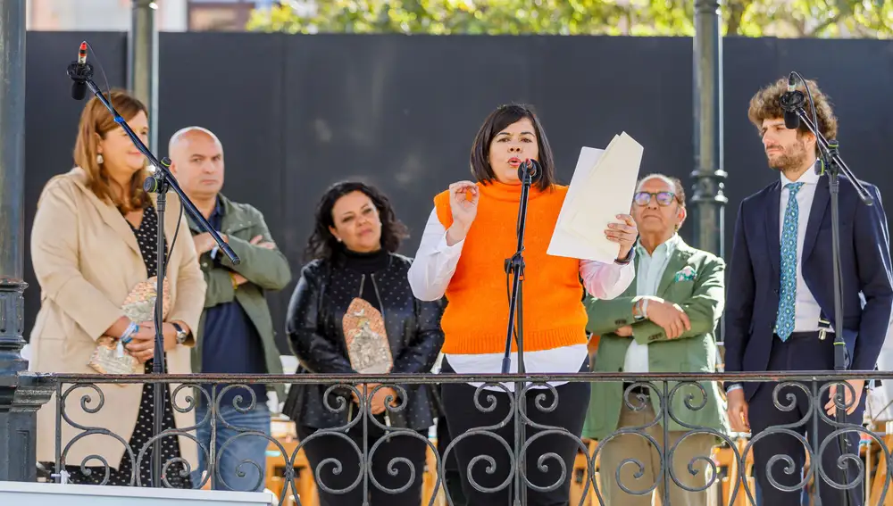 La ciudad de Segovia rinde homenaje a su patrón San Frutos con varios actos, como el reconocimiento a Restaurante José Maríaa como "Amigo de San Frutos" y la lectura del Romance, a cargo de la periodista Patricia Martín