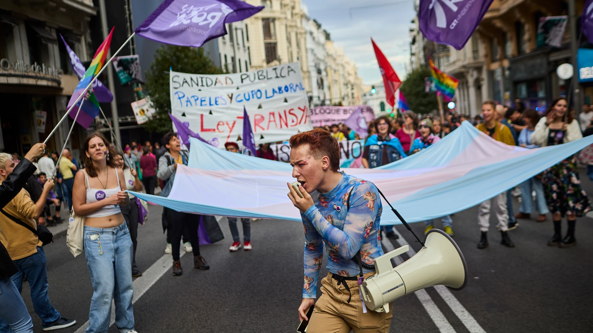 Un momento de la manifestación que se ha celebrado en Madrid, convocada por la Federación Plataforma Trans, a favor de la Ley Trans y para exigir su tramitación.