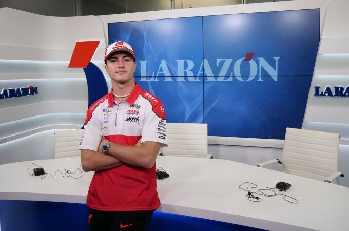 Izan Guevara, campeón del mundo de Moto3, en la sede de LA RAZÓN