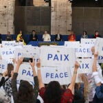 El Papa, ayer por la tarde, en la clausura del encuentro por la paz en el Coliseo