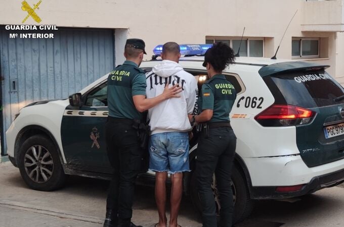 Cinco detenidos y cuatro investigados por una reyerta entre dos bandas en fiestas de Sanet y Negrals
