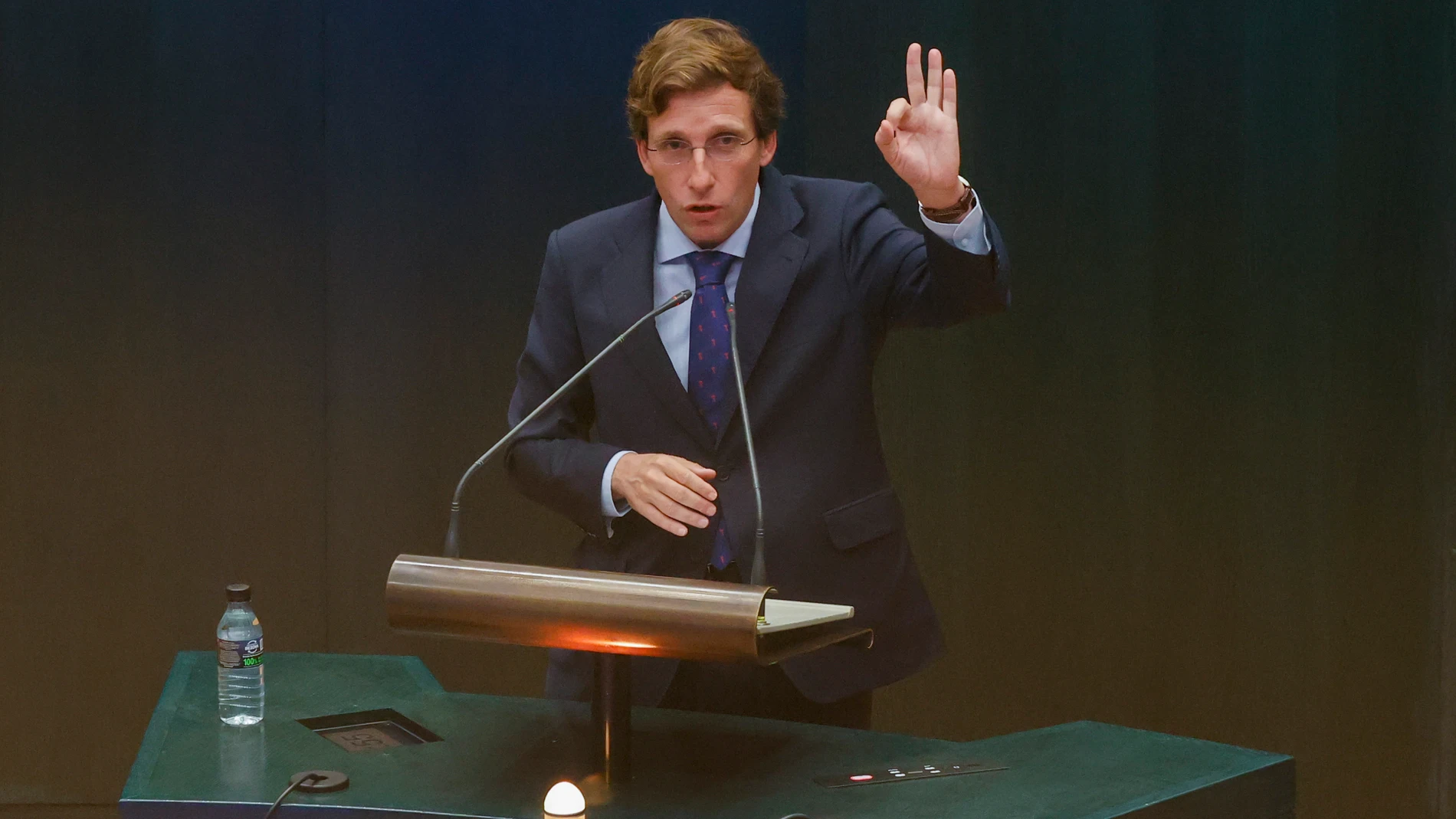 José Luis Martínez-Almeida durante su intervención en el Pleno del Ayuntamiento de Madrid que ha reprobado a Pablo Iglesias.