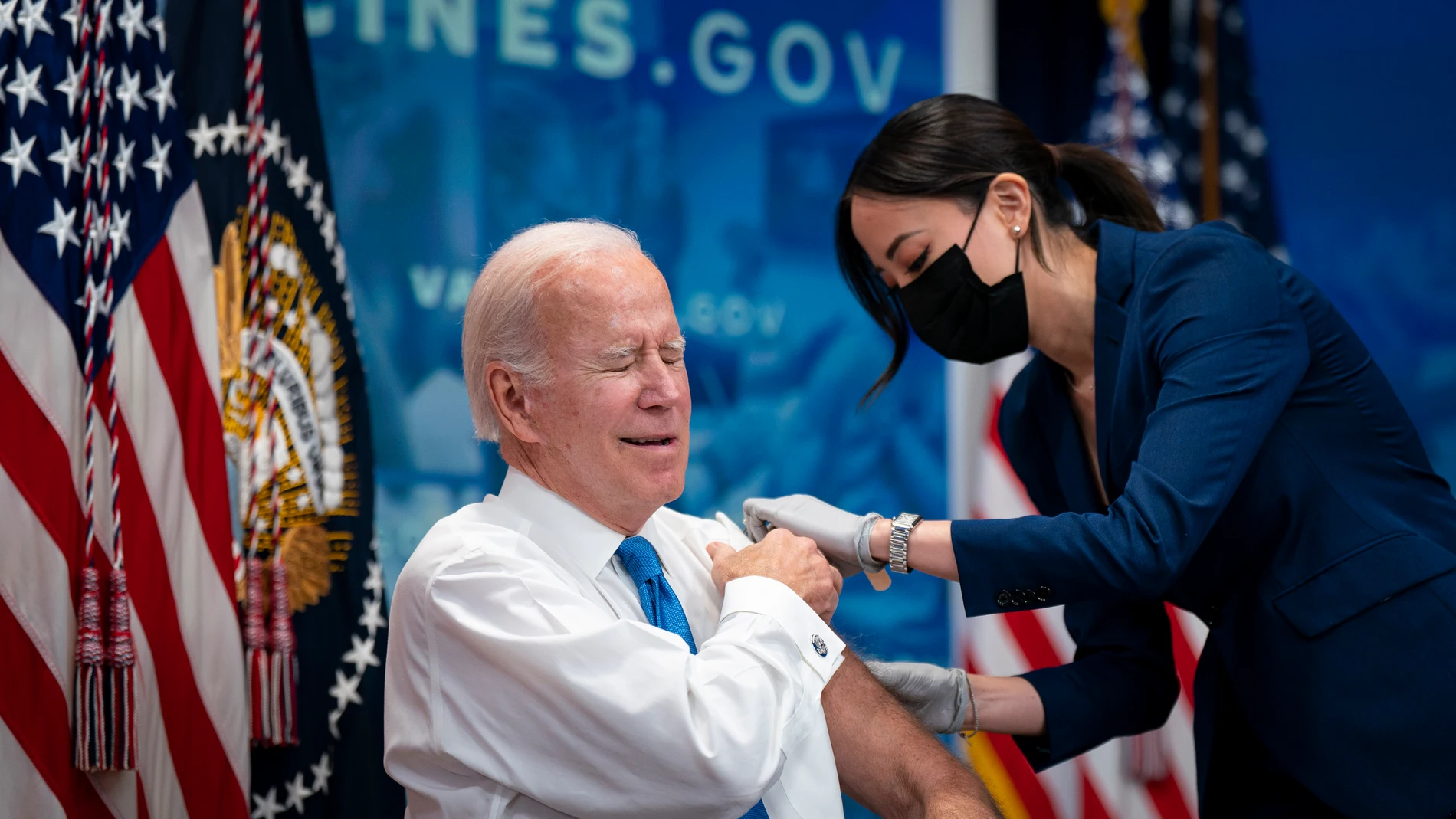 Joe Biden recibe una nueva dosis de la vacuna contra la covid