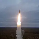 Captura de un lanzamiento de misiles balísticos intercontinentales 'Yars' en el cosmódromo de Plesetsk al campo de pruebas de Kura en Plesetsk, Rusia