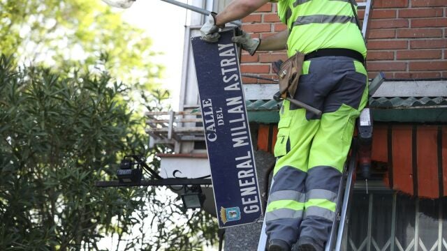 Las placas de Millán Astray en Madrid tuvieron que ser repuestas el año pasado por decisión judicial