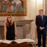 El presidente de la Generalitat, Ximo Puig, preside la toma de posesión de Isaura Navarro como nueva consellera de Agricultura, Desarrollo Rural, Emergencia Climática y Transición Ecológica. Palau de la Generalitat.