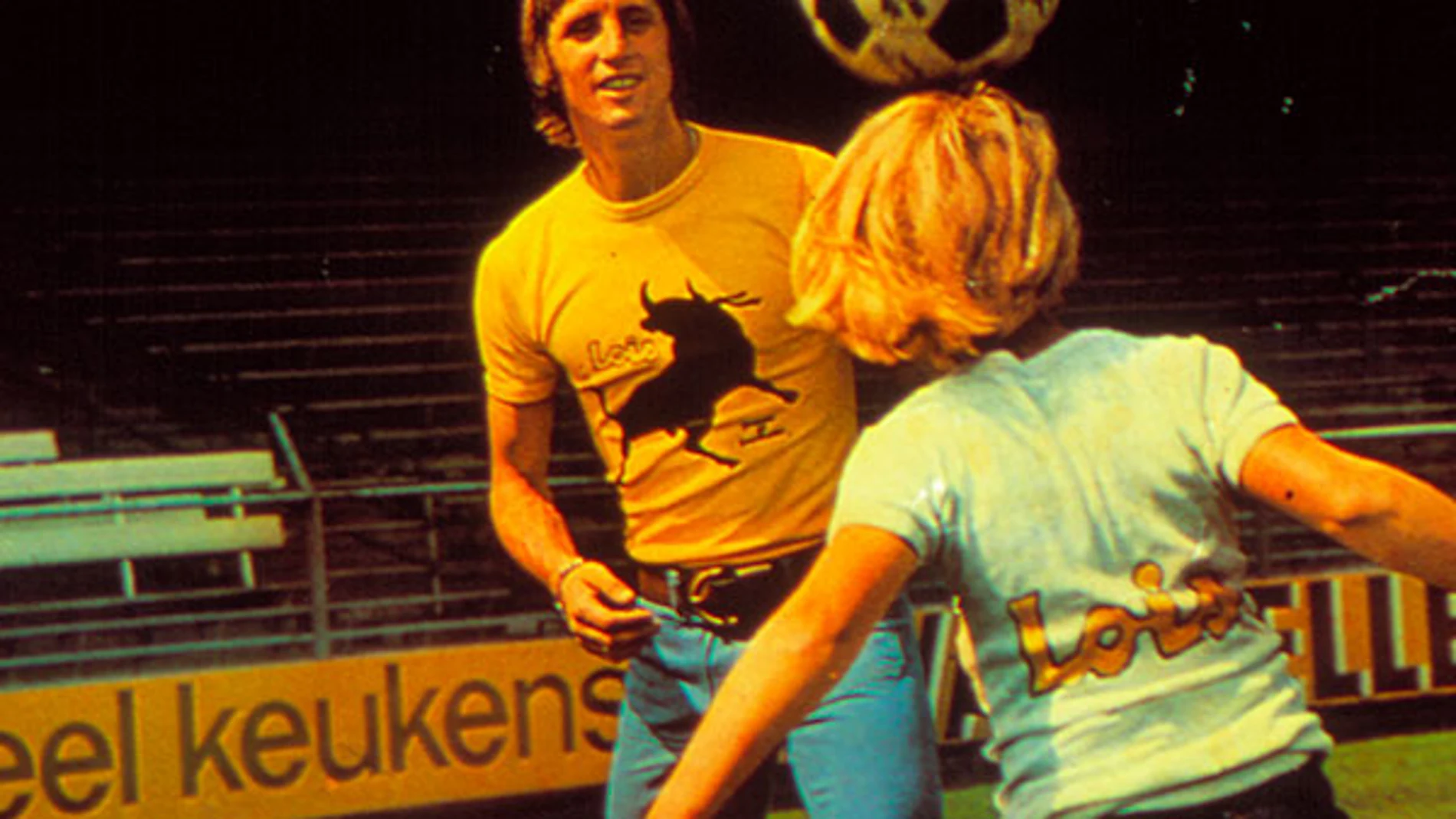 El futbolista Johan Cruyff vestido de LOIS