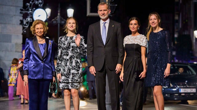 Los Reyes don Felipe y doña Letizia, con la presencia de Leonor, la Princesa de Asturias y la Infanta Sofía