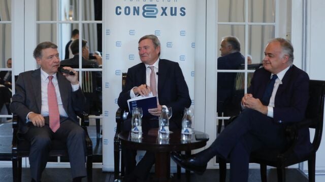 Jordi Sevilla y Esteban González Pons durante un encuentro organizado por la Fundación Conexus