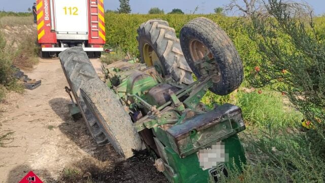 Fallece un tractorista tras la colisión de una locomotora con el vehículo agrícola en un paso a nivel en Quejigal (Salamanca)