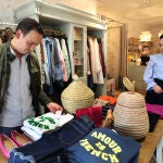 Leticia Martinez y Aitor Colmenero, creadores de la firma Milé de ropa para mujer en la localidad de Paredes de Nava(Palencia)