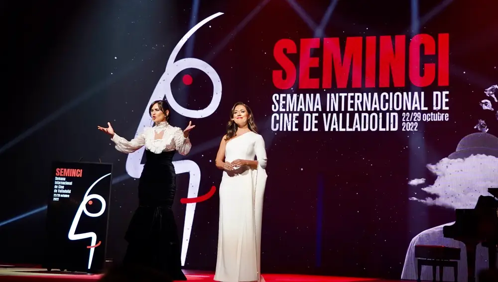 Las presentadoras de la gala de clausura