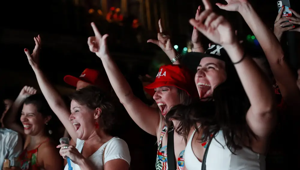 Seguidores de Lula en Rio de Janeiro tras el resultado
