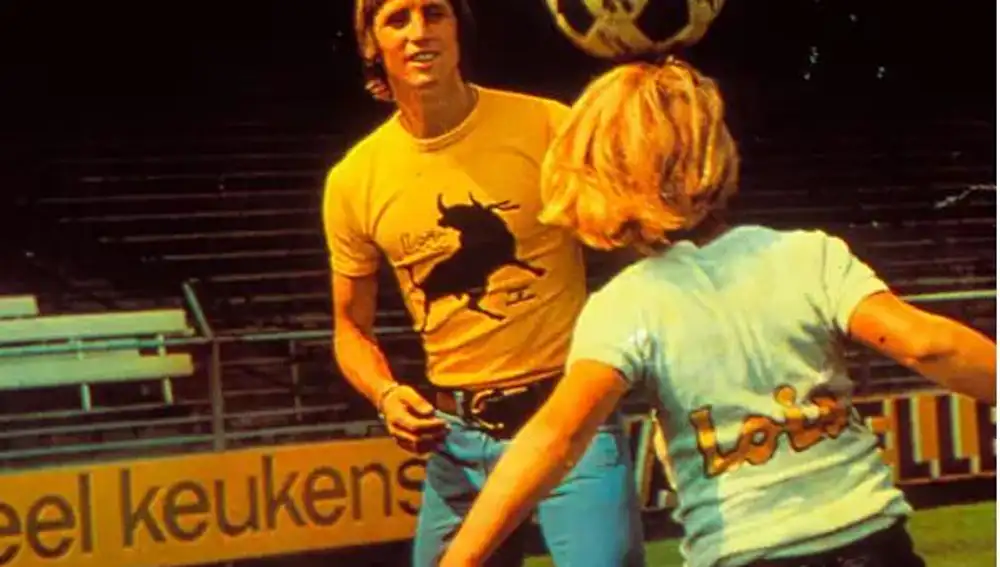El futbolista Johan Cruyff vestido de Lois | Fuente: LOIS