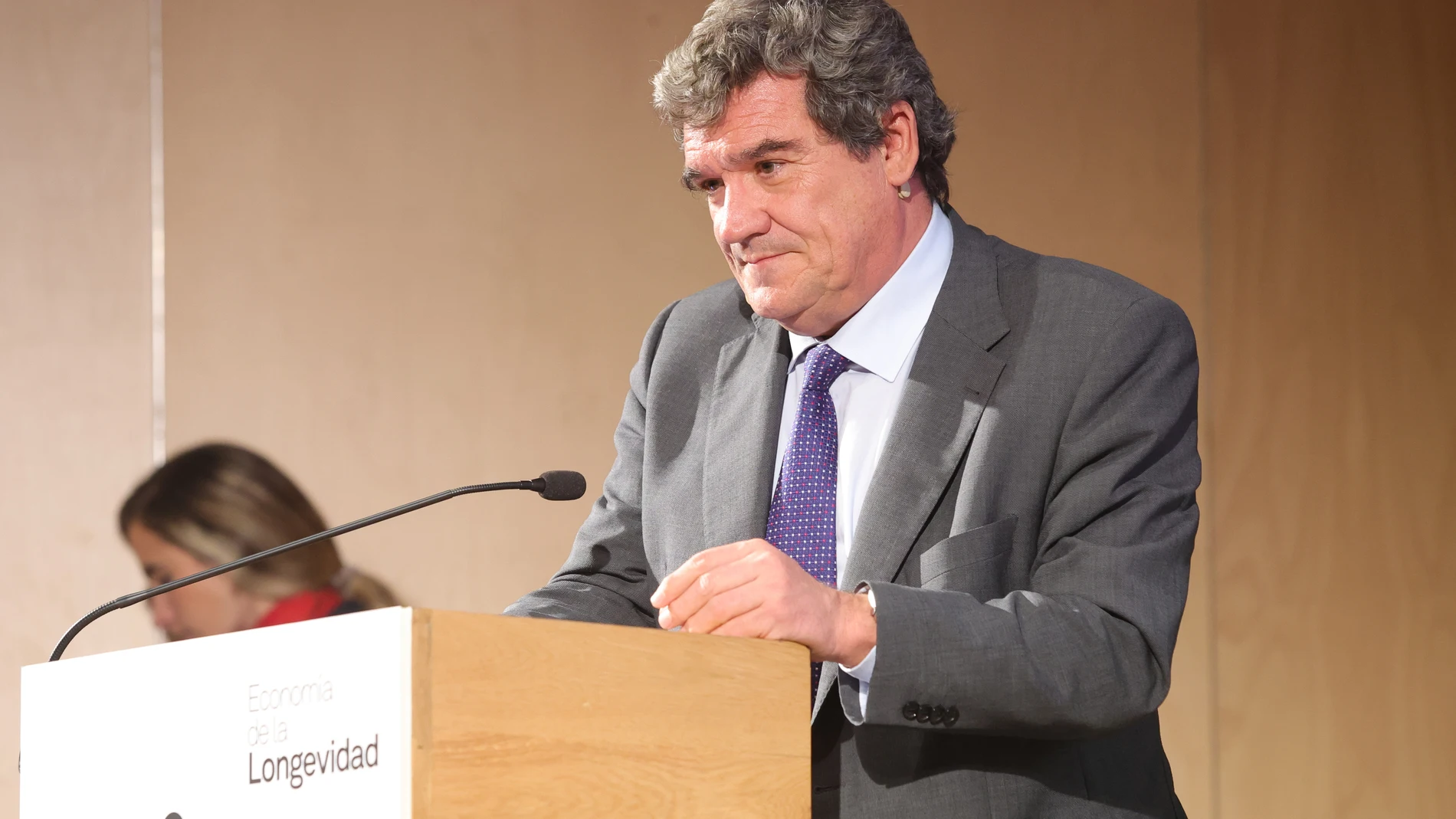 El ministro de Inclusión, Seguridad Social y Migraciones, José Luis Escrivá, en el Congreso de Economía de la Longevidad, en Salamanca