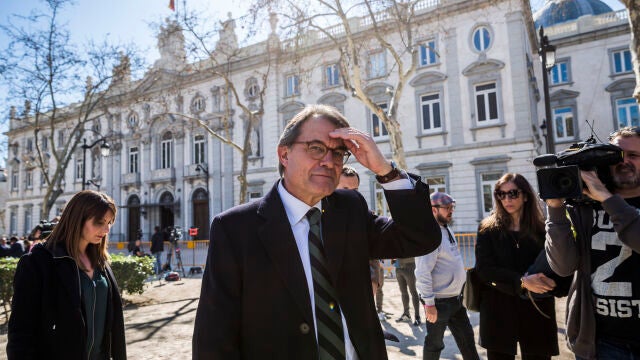 El expresidente de Convergencia, Artur Mas, a las puertas del Tribunal Supremo durante el juicio del "procés"
