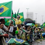 Miles de personas participan en una protesta de seguidores del expresidente Jair Bolsonaro por el resultado de las elecciones