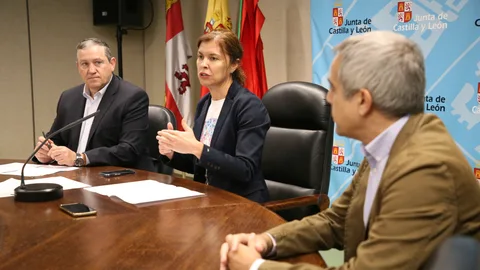 La delegada territorial de la Junta de Castilla y León en Zamora, Clara San Damián, y el vicepresidente tercero de la Diputación de Zamora, Javier Faúndez, presentan las actuaciones