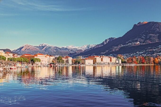 Ginebra presenta su futura red para enfriar o calentar la ciudad usando su lago