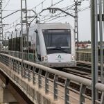 Un tren del metro de Sevilla