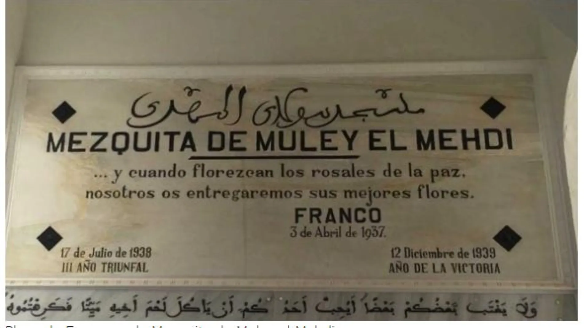 Placa en honor a Franco en la mezquita ceutí
