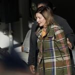 La presidenta de la Cámara de Representes, Nancy Pelosi, abandona su domicilio en San Francisco el miércoles