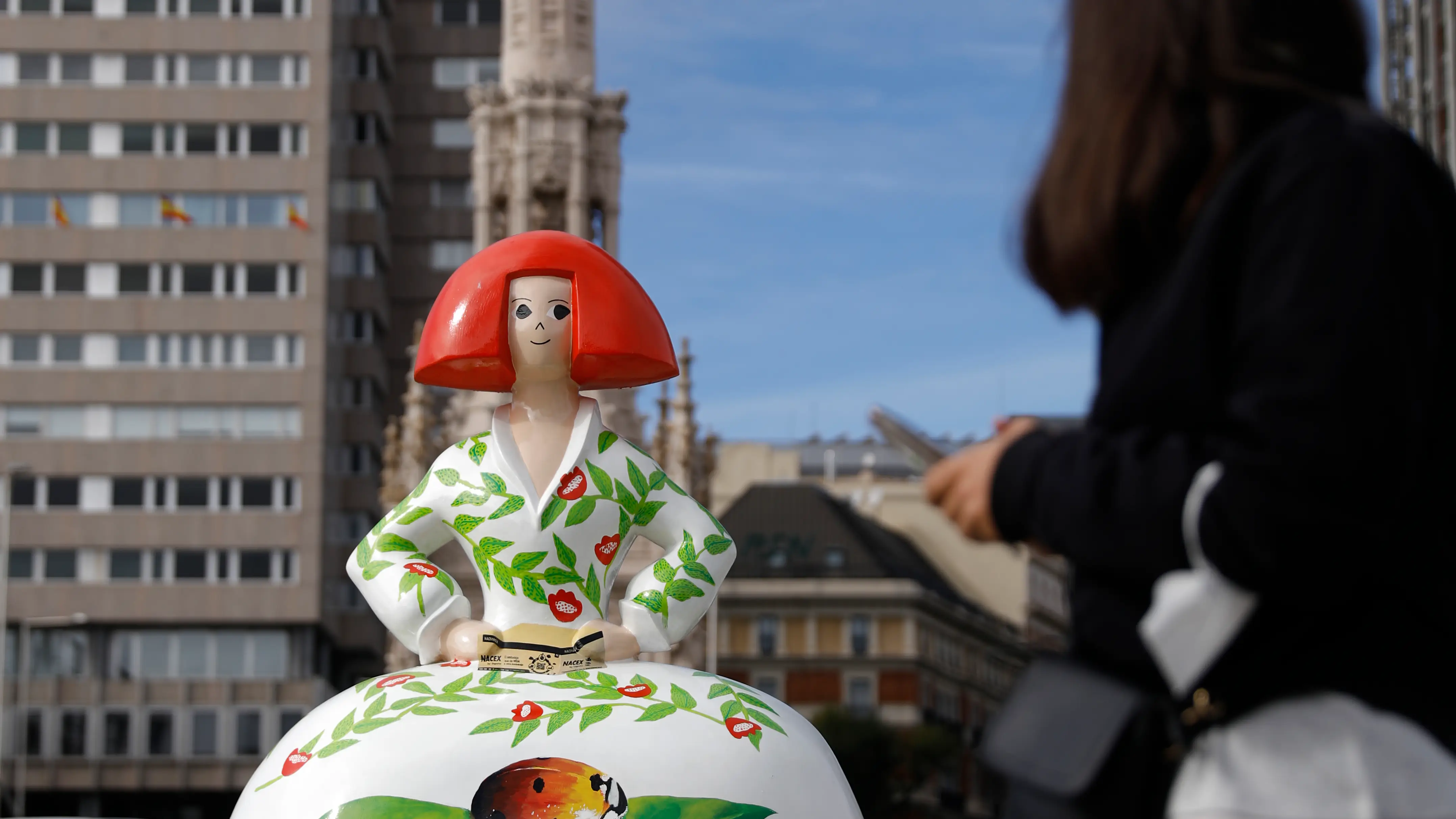 Exposici—n de Meninas decoradas en Madrid. Imagen de las Meninas en Plaza de Colon.