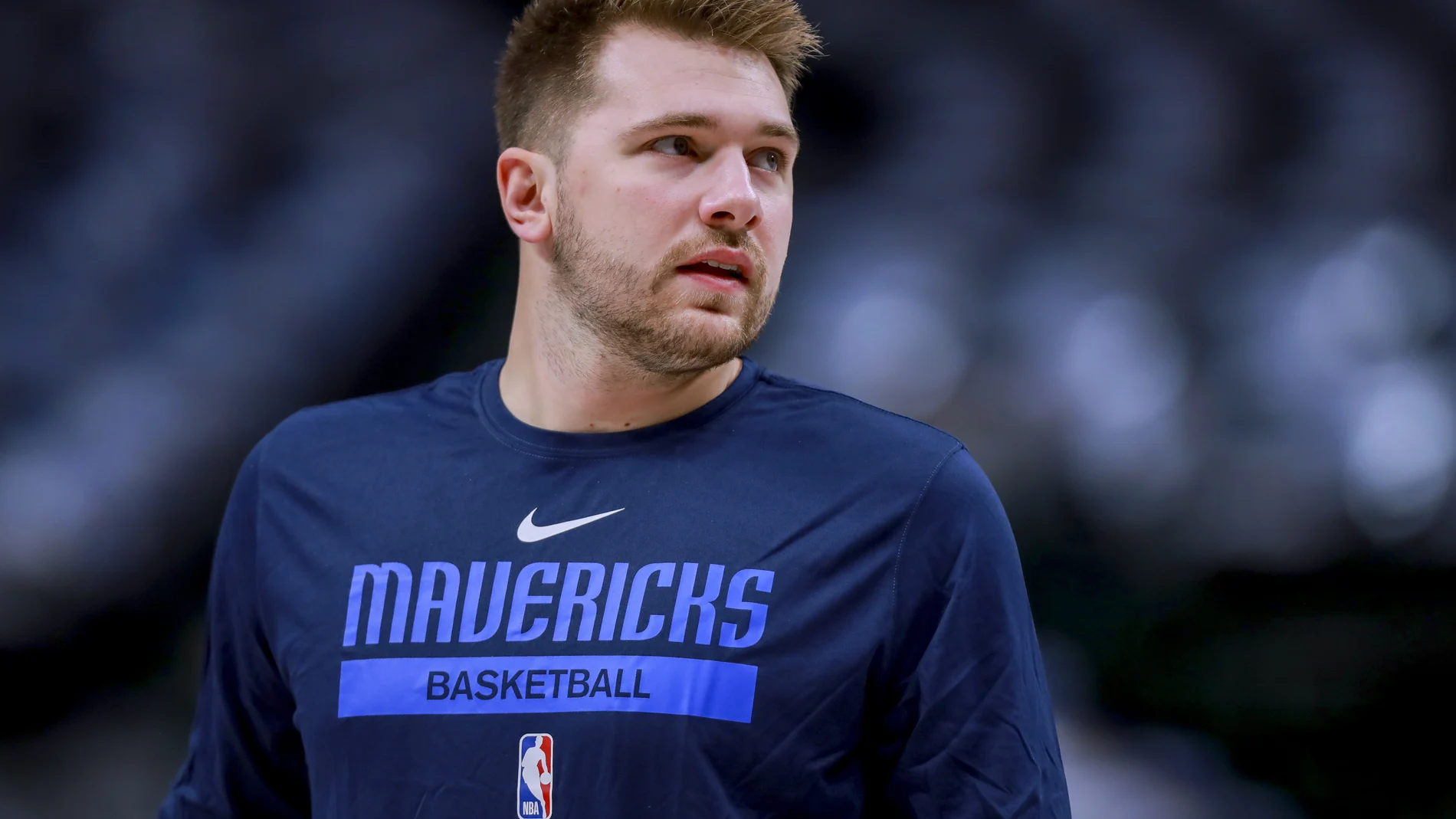 Dallas Mavericks' Luka Doncic warms up before the team's NBA basketball game against the Utah Jazz, Wednesday, Nov. 2, 2022, in Dallas. (AP Photo/Gareth Patterson)