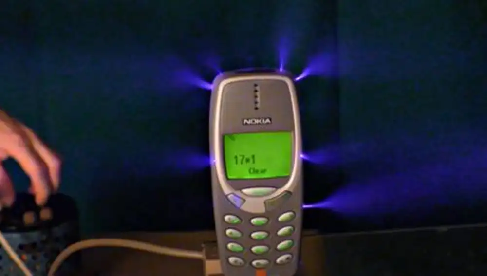 Nokia 3310 en los primeros compases del experimento.