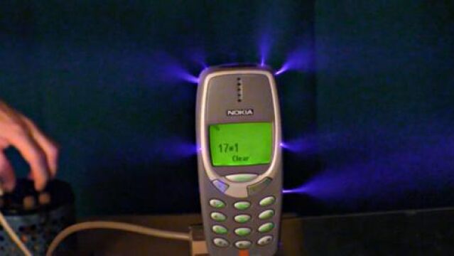 Nokia 3310 en los primeros compases del experimento.