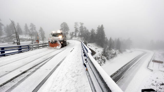 La nieve cubre ya en el primer temporal las carreteras y los montes del pirineo navarro