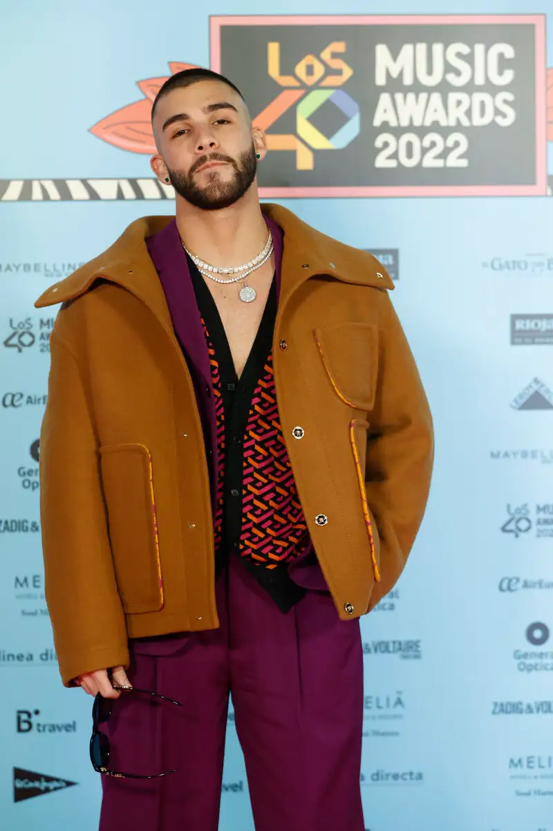 MADRID, 04/11/2022.- El cantante Manuel Turizo posa para los fotógrafos a su llegada a la gala de Los40 Music Awards, este viernes en el Wizink Center en Madrid. EFE/ Mariscal