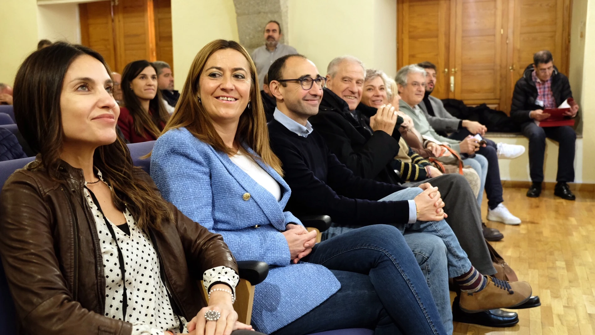 La vicesecretaria general del PSOE de Castilla y León, Virginia Barcones; el secretario general del PSOE de Salamanca, David Serrada y el alcalde de Béjar, Antonio Cámara, acuden al primer Consejo de Alcaldes en Béjar