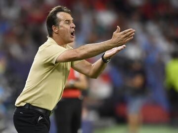El Villarreal se debate entre dos entrenadores tras la salida de Setién