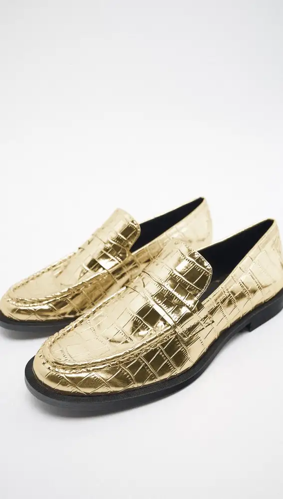 Mocasín metalizado coco.