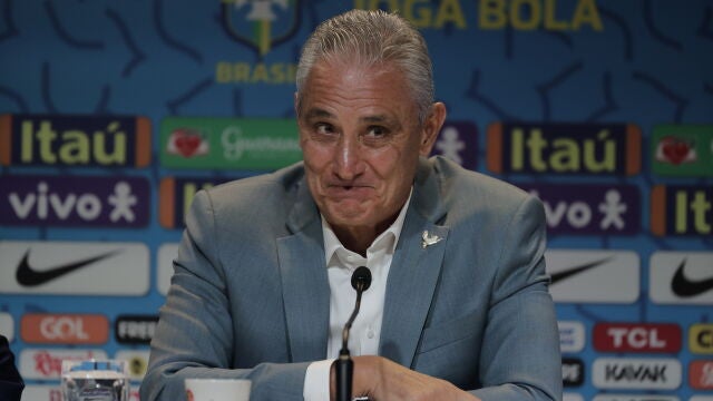 Tite, entrenador de la selección de fútbol de Brasil, anunció en rueda de prensa la lista final de 26 futbolistas brasileños convocados para el Mundial de Qatar 2022, en Río de Janeiro (Brasil). EFE/ Antonio Lacerda