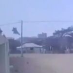Momento en el que un f-15 de la fuerza aérea saudí se estrella contra el suelo
