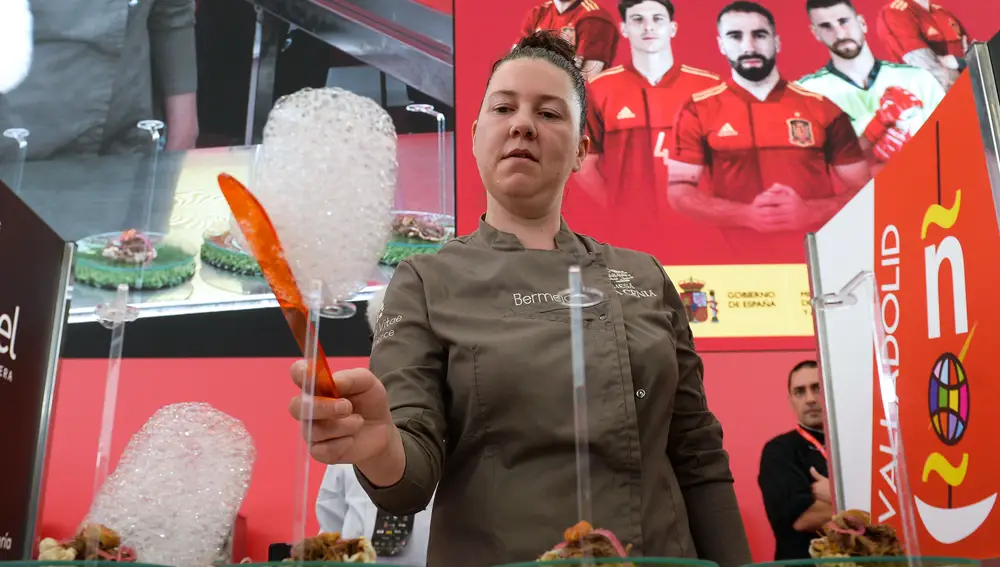 La cocinera Maria Bermejo del establecimiento leonés Dehesa La Cenia