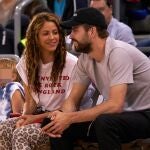 Shakira y Piqué con sus hijos