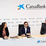 Judit Montoriol, lead economist de CaixaBank Research; Enric Fernández, director de Planificación Estratégica y Estudios de CaixaBank y Economista Jefe; y Oriol Aspachs, director de Economía Española de CaixaBank Research.