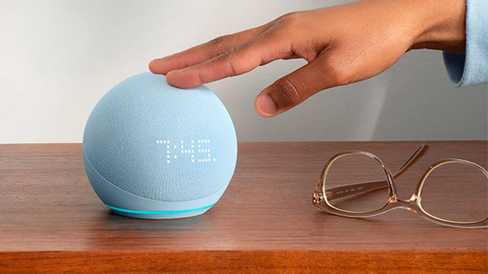 El altavoz inteligente Echo Dot con Alexa de Amazon.