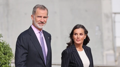 Sus Majestades Felipe VI y la Reina Letizia llegan al aeropuerto para emprender un viaje de Estado a Alemania a 16 de Octubre de 2022