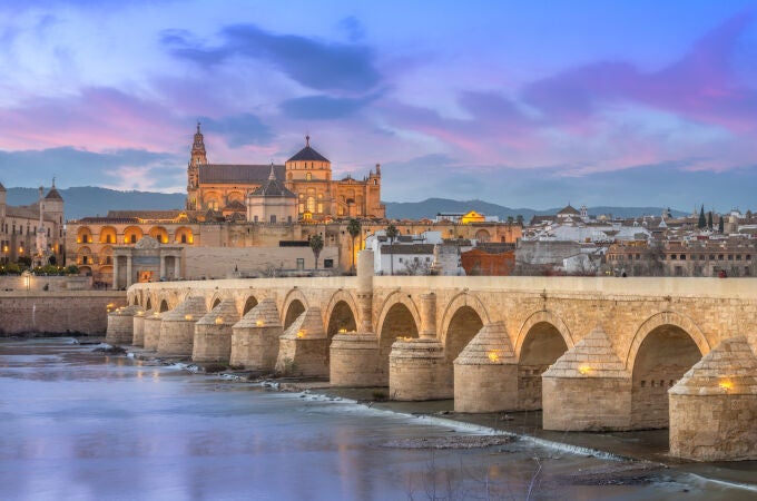 La ubicación de la ciudad de Córdoba es ideal al hallarse cercana al río Guadalquivir