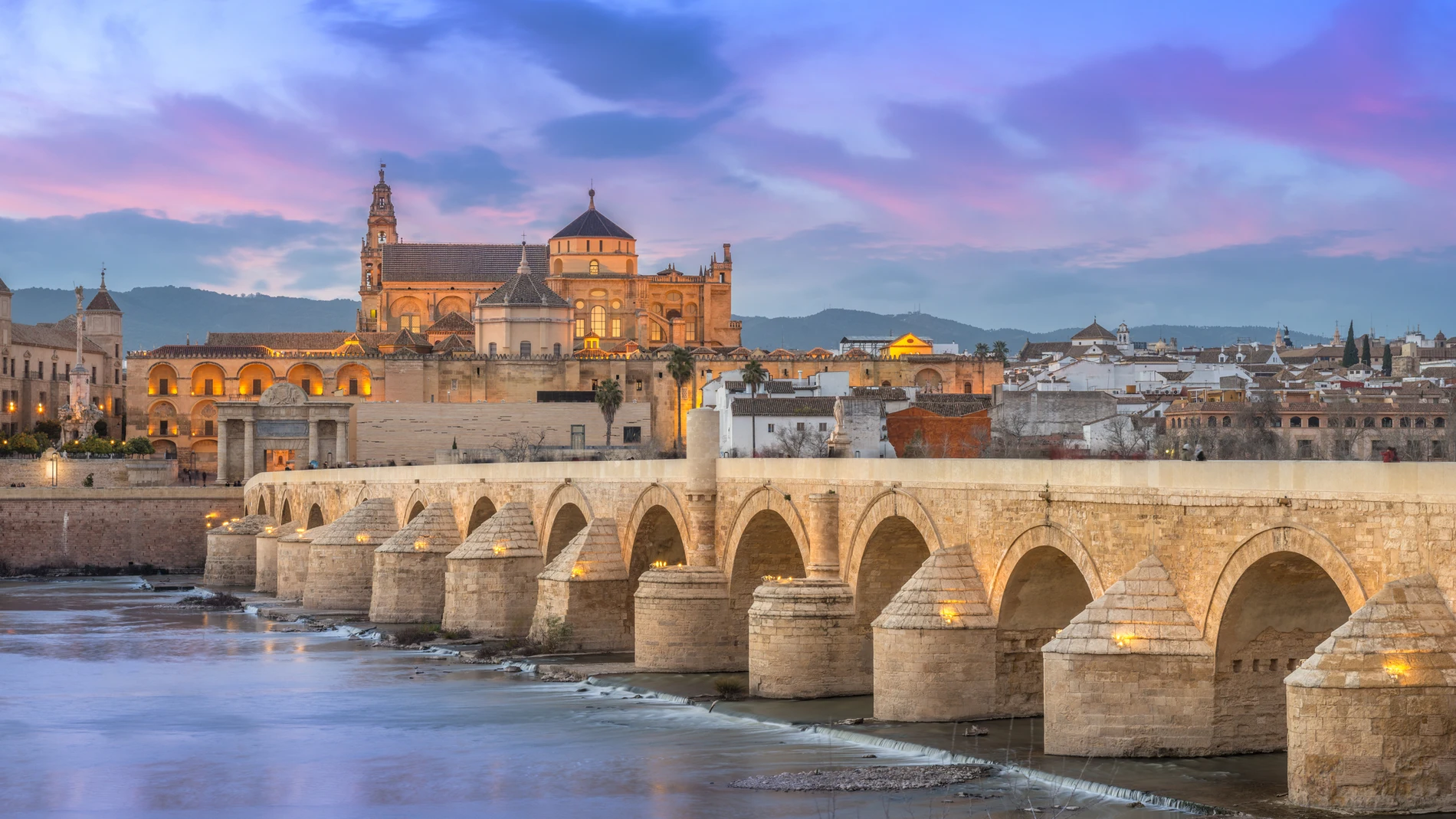 La ubicación de la ciudad de Córdoba es ideal al hallarse cercana al río Guadalquivir